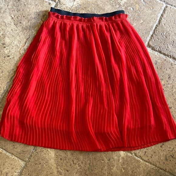 Red pleated, lined skirt size med by forever 21 - Picture 1 of 7
